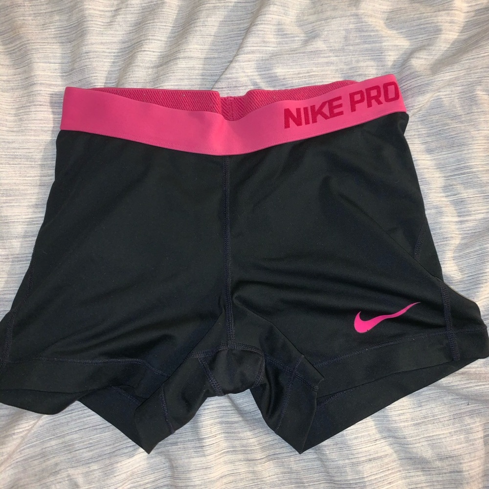 Pink/black Nike shorty